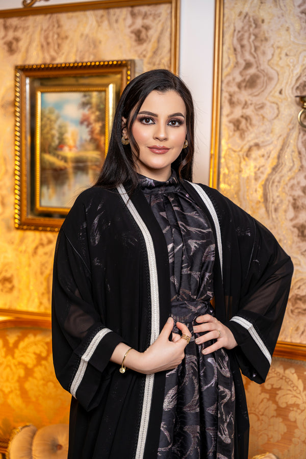 Kimono en mousseline & robe broché – Élégance marocaine en deux pièces