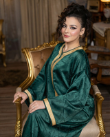 Caftan marocain en tissu Kamkha avec sfifa royale et aâkad assortis – Vert émeraude