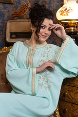 Caftan marocain vert menthe raffiné | Broderie végétale dorée et sfifa royale élégante